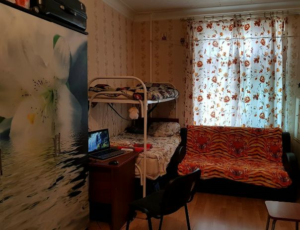 Фото: Сдам место в комнате третьим человеком в комнату в 3х комн. квартире для мужчины. (Есть места в квартире для женщин на метро Новокосино) <br><br>* Прекрасное месторасположение! Всего 6-7 минут ходьбы до метро Волжская! <br>* Отличная транспортная развязка! <br>* Дружный коллектив, живут только ребята, обычные, нормальные люди работают или участся. <br>* Заселение в день обращения! <br>* Спортивный уголок для любителей гантелей и турника! <br>* Полностью оборудованная кухня! <br>* Действует сухой закон! <br>* Free Wi-Fi интернет! <br>* Дружные соседи! <br>* Бесплатная стирка одежды! <br>* Развитая инфраструктура! Рядом: магазины, аптеки, кафе и т.д.<br>* Без посредников! <br>* Скидки на проживание больше 6 мес! <br>* Комфортное проживание со всеми удобствами! <br>* Заключаем договор <br>* Ключи на руки сразу после оплаты <br>* Просторные комнаты <br>* всего 7500 руб в месяц без переплат. <br>* Без залога. Без комиссии. <br><br>+7 925 333 12 19 Звоните. (Вотсап/Вайбер) Приезжайте. Живите.