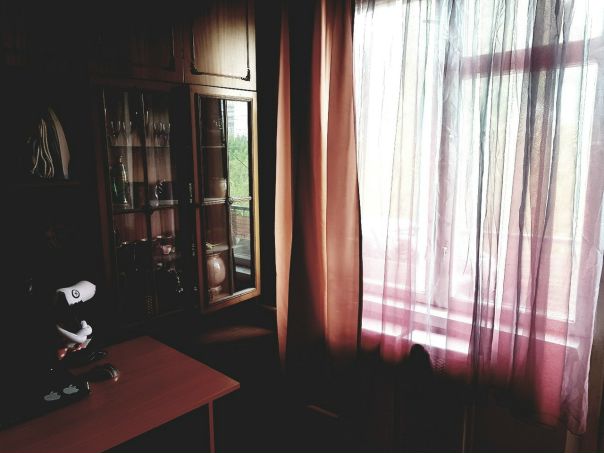 Фото: Сдам комнату около м. Проспект Вернадского от собственника на длительный срок! Комната 15 м^2 располагается в уютной квартире, есть интернет, стиральная машина, микроволновка. Проживание без хозяйки, сосед тихий молодой человек. Ищется мужчина или женщина без животных, детей и вредных привычек. <br>Оплата - 18500 + 2500 к.у., депозит, без комиссии. <br>Заезд 2 июня, по вопросам обращаться по телефону 8-(977)-879-98-28<br> Кайдалов