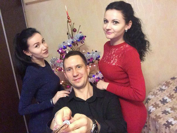 Приветствую! Я, моя сестра и девушка снимем на долгое время 2-х комнатную квартиру с чистым аккуратным ремонтом. Важно: без мебели 90-х/00-х годов, чистый исправный санузел, кухню не меньше 9 кв.м.<br>Все работаем 5/2, платёжеспособные, любим чистоту, в свободное время спим, убираемся и готовим) Народные гуляния не устраиваем, гостей не водим, без детей и без животных, никто не курит.<br>Пешком до метро не более 20 минут, бюджет до 37 000.<br>Ждём ваших предложений! - фото Фото: Приветствую! Я, моя сестра и девушка снимем на долгое время 2-х комнатную квартиру с чистым аккуратным ремонтом. Важно: без мебели 90-х/00-х годов, чистый исправный санузел, кухню не меньше 9 кв.м.<br>Все работаем 5/2, платёжеспособные, любим чистоту, в свободное время спим, убираемся и готовим) Народные гуляния не устраиваем, гостей не водим, без детей и без животных, никто не курит.<br>Пешком до метро не более 20 минут, бюджет до 37 000.<br>Ждём ваших предложений!