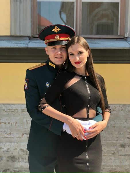 Фото: Снимем студию или однокомнатную квартиру, предпочтительно метро Комсомольская или максимум 15 минут пешком до неё, на длительный срок. Мы приличная пара, Славяне, гражданство-Россия, без детей, животных, вредных привычек. Работаем в Министерстве Обороны и Сфере Здравоохранения. Дом для нас - святое место. Мы предпочитаем тишину, спокойствие, чистоту и уют. По запросу готовы предоставить отзыв о нас от нынешнего арендодателя. 89211848284 <br> или Владислав)