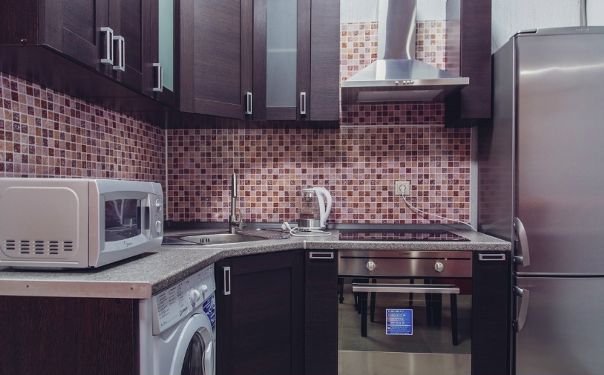 Пр Вернадского, Удальцова, 71 к2<br> Аренда 33.000 рублей<br> 8-929-112-72-94<br> Шикарная 1-к кв с элементами декора Лофт. Уютная, теплая. Благодаря отсутствию двери на кухню, создаётся впечатление большого коридора. Прихожей как таковой нет, стоит металлический стеллаж, который можно использовать для верхней одежды.<br>На кухне угловой гарнитур с финской техникой, обеденная зона со стульями.<br>В спальне кровать с подъёмным механизмом, диван (раскладывается), небольшой платяной шкаф, столик и две прикроватные тумбы.<br> Санузел совмещённый, две раковины, новая душевая кабина с электронным управлением.<br> Сдается платежеспособным гражданам, на длительный срок по официальному договору. - фото Фото: Пр Вернадского, Удальцова, 71 к2<br> Аренда 33.000 рублей<br> 8-929-112-72-94<br> Шикарная 1-к кв с элементами декора Лофт. Уютная, теплая. Благодаря отсутствию двери на кухню, создаётся впечатление большого коридора. Прихожей как таковой нет, стоит металлический стеллаж, который можно использовать для верхней одежды.<br>На кухне угловой гарнитур с финской техникой, обеденная зона со стульями.<br>В спальне кровать с подъёмным механизмом, диван (раскладывается), небольшой платяной шкаф, столик и две прикроватные тумбы.<br> Санузел совмещённый, две раковины, новая душевая кабина с электронным управлением.<br> Сдается платежеспособным гражданам, на длительный срок по официальному договору.