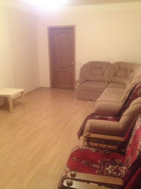 Метро Новокосино, ул. Суздальская, 8к1! Сдаётся срочно светлая, просторная изолированная комната 20кв.м в уютной 4-х комнатной квартире для одного парня или девушки до 35 лет, гражданство РФ. <br>В квартире два санузла, имеется вся необходимая бытовая техника. <br>Цена 17 тыс (если вдвоем, то 20 тыс)+свет, вода по счетчику, имеется залог 17тыс!! <br>В соседях три молодых парня и я с ребёнком 9 лет. <br>Телефон для связи 8918 4426138<br> Волчикова - фото Фото: Метро Новокосино, ул. Суздальская, 8к1! Сдаётся срочно светлая, просторная изолированная комната 20кв.м в уютной 4-х комнатной квартире для одного парня или девушки до 35 лет, гражданство РФ. <br>В квартире два санузла, имеется вся необходимая бытовая техника. <br>Цена 17 тыс (если вдвоем, то 20 тыс)+свет, вода по счетчику, имеется залог 17тыс!! <br>В соседях три молодых парня и я с ребёнком 9 лет. <br>Телефон для связи 8918 4426138<br> Волчикова