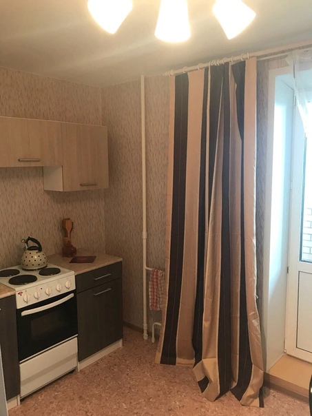 м.Рязанский проспект — 440 м<br>Новокузьминская 1-я, 25<br>Сдается просторная однокомнатная квартира с хорошим ремонтом, <br>есть необходимая мебель и бытовая техника. <br>Сдам семейной паре или девушки!Без животных!!! <br>Все вопросы 89653095408<br>Стоимость в мес.32000 - фото Фото: м.Рязанский проспект — 440 м<br>Новокузьминская 1-я, 25<br>Сдается просторная однокомнатная квартира с хорошим ремонтом, <br>есть необходимая мебель и бытовая техника. <br>Сдам семейной паре или девушки!Без животных!!! <br>Все вопросы 89653095408<br>Стоимость в мес.32000