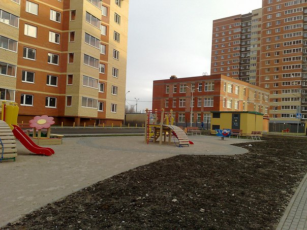 Продаю квартиру ОЧЕНЬ ДЕШЕВО до марта (потом по рыночной цене) - 5 600 000 p. двушка в Мытищах ул Стрелковая д. 17 62 кв м. 2 эт. 17-ти этажного дома 2012 г. Комнаты изолированные 13 и 17 метров, кухня 10 кв.м., Потолки 2,8 метра. Санузел раздельный.Отличная, уютная квартира с качественным, новым ремонтом. Во дворе детский сад, в шаговой доступности школа, банки, поликлиника, спортивный стадион со множеством бесплатных секций для детей. До центра Москвы 35 минут общественным транспортом, остановка у дома, на машине удобные выезды на Ярославское и Осташковское шоссе. Рядом лесопарк, до Пироговских пляжей 20 минут. До ж/д станции Мытищи 10 минут. В перспективе открытие станции метро.<br>В квартире остается кухня со встроенной техникой (плита, духовка, посудомойка, вытяжка) и большая ванна-джакузи. Есть кладовая комната, лоджия застеклена. Теплый пол, красивые потолки, качественные входная и межкомнатные двери. Можем оставить что-то из мебели.<br>В подъезде удобный пандус для колясок, уютный двор, хорошие соседи.<br>Оперативный показ, один собственник, прописанных нет. 89096569393 Ольга - фото Фото: Продаю квартиру ОЧЕНЬ ДЕШЕВО до марта (потом по рыночной цене) - 5 600 000 p. двушка в Мытищах ул Стрелковая д. 17 62 кв м. 2 эт. 17-ти этажного дома 2012 г. Комнаты изолированные 13 и 17 метров, кухня 10 кв.м., Потолки 2,8 метра. Санузел раздельный.Отличная, уютная квартира с качественным, новым ремонтом. Во дворе детский сад, в шаговой доступности школа, банки, поликлиника, спортивный стадион со множеством бесплатных секций для детей. До центра Москвы 35 минут общественным транспортом, остановка у дома, на машине удобные выезды на Ярославское и Осташковское шоссе. Рядом лесопарк, до Пироговских пляжей 20 минут. До ж/д станции Мытищи 10 минут. В перспективе открытие станции метро.<br>В квартире остается кухня со встроенной техникой (плита, духовка, посудомойка, вытяжка) и большая ванна-джакузи. Есть кладовая комната, лоджия застеклена. Теплый пол, красивые потолки, качественные входная и межкомнатные двери. Можем оставить что-то из мебели.<br>В подъезде удобный пандус для колясок, уютный двор, хорошие соседи.<br>Оперативный показ, один собственник, прописанных нет. 89096569393 Ольга
