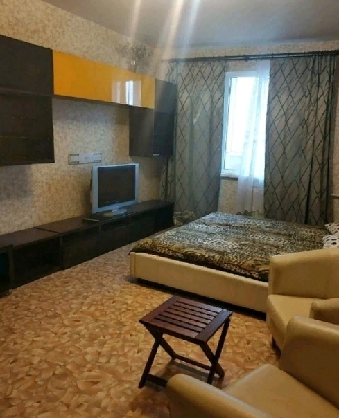 м.Алма-Атинская — 650 м <br>Братеевская, 27 к1 <br>Сдается просторная однокомнатная квартира с хорошим ремонтом, <br>есть необходимая мебель и бытовая техника. <br>В квартире не проживали домашние животные <br>Кухонная посуда,частично предоставляем. <br>санузел разделен, стиральная машина подключена. <br>Сдам семейной паре или девушки!Без животных!!! <br>тел :89653095408 <br>Оплата аренды 33000 - фото Фото: м.Алма-Атинская — 650 м <br>Братеевская, 27 к1 <br>Сдается просторная однокомнатная квартира с хорошим ремонтом, <br>есть необходимая мебель и бытовая техника. <br>В квартире не проживали домашние животные <br>Кухонная посуда,частично предоставляем. <br>санузел разделен, стиральная машина подключена. <br>Сдам семейной паре или девушки!Без животных!!! <br>тел :89653095408 <br>Оплата аренды 33000