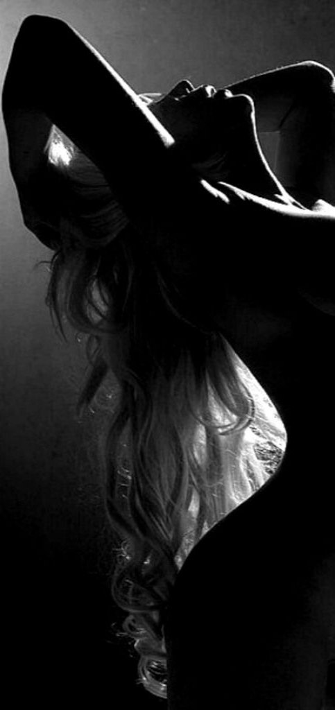 Картинки девушек без лица черно белые