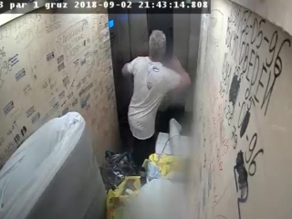 Вандализм в лифте. Кушелевская дорога 7 корп.3 третья парадная (2 сентября)