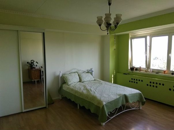 Сдается комната в 2-х комнатной квартире. Отличный вид из окна на парковую зону.<br>Свежий воздух района вас порадует).<br>Ищу для себя одного соседа/соседку без вредных привычек, спокойного. <br>Вегетарианцы приветствуются.<br>ул. Ленинский проспект 144к5. До метро Юго-Западная 10-15 мин. пешком.<br>21 тыс. в месяц (все включено), залог 20 тыс.<br>тел. 8 985 573 65 50 Евгений - фото Фото: Сдается комната в 2-х комнатной квартире. Отличный вид из окна на парковую зону.<br>Свежий воздух района вас порадует).<br>Ищу для себя одного соседа/соседку без вредных привычек, спокойного. <br>Вегетарианцы приветствуются.<br>ул. Ленинский проспект 144к5. До метро Юго-Западная 10-15 мин. пешком.<br>21 тыс. в месяц (все включено), залог 20 тыс.<br>тел. 8 985 573 65 50 Евгений