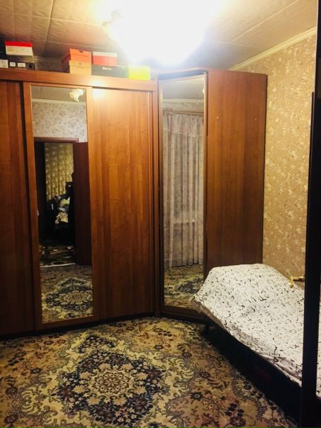 Сдаётся комната от метро Профсоюзная 10 минут пешком. Комната 13 м2 в 2-х комнатной квартире для девушки до 35 лет (без детей, животных, вредных привычек, чистоплотной) желательно славянской внешности. В соседней комнате проживают 2 девушки.<br>Инфраструктура в шаговой доступности (магазины, поликлиника, пруд). Автобусная, трамвайная остановка 2 мин. ходьбы.<br>Комната сдаётся только на длительный срок! Ежемесячная оплата 17 тр. +(ку,интернет)+ депозит 17 тр.(депозит не разбивается). Просмотр с 20:00. - фото Фото: Сдаётся комната от метро Профсоюзная 10 минут пешком. Комната 13 м2 в 2-х комнатной квартире для девушки до 35 лет (без детей, животных, вредных привычек, чистоплотной) желательно славянской внешности. В соседней комнате проживают 2 девушки.<br>Инфраструктура в шаговой доступности (магазины, поликлиника, пруд). Автобусная, трамвайная остановка 2 мин. ходьбы.<br>Комната сдаётся только на длительный срок! Ежемесячная оплата 17 тр. +(ку,интернет)+ депозит 17 тр.(депозит не разбивается). Просмотр с 20:00.