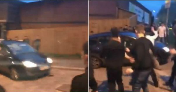 В Уэльсе водитель на легковушке протаранил толпу людей