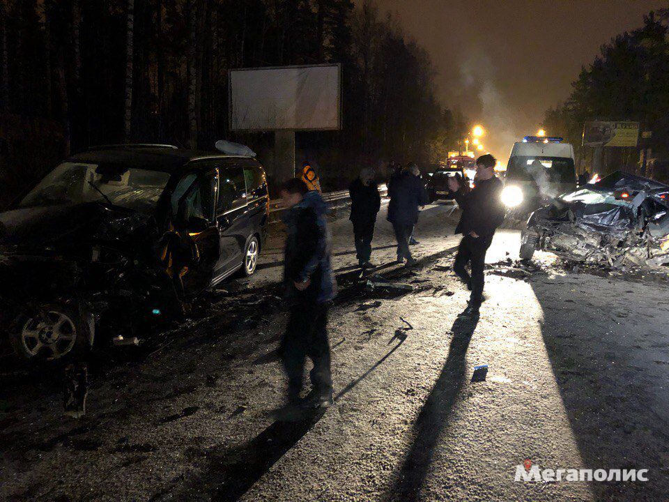 Выборгское шоссе встало из-за смертельной аварии с тремя иномарками