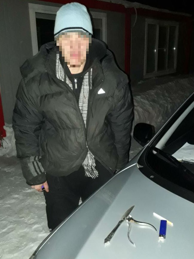 В Омске рецидивист забрался на башенный кран ради кражи кабеля В Омске рецидивист забрался на башенный кран ради кражи кабеля
