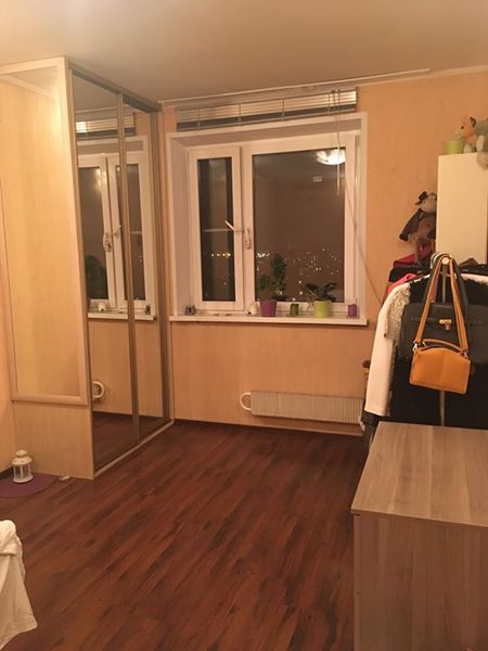С МАЯ сдаётся комната 14 кв. м. в трёшке<br>Ищем хозяйку комнате 14 кв м в трехкомнатной светлой и чистой квартире. Находится недалеко от м. Домодедовская,5 минут пешком. Рядом есть всё: магазины,рынок,тц, поликлиника, парк Царицыно. Квартира с хорошим ремонтом, есть вся нужная техника и мебель. Комната светлая,с минимумом мебели.В двух других комнатах проживают девушки,30 и 33 лет, хотелось бы в соседи девушку примерно этого возраста, с гражданством РФ, платежеспособную, чистоплотную, адекватную и без в/п и животных. Оплата за первый и последний месяц, получается примерно 17700*2 с к/у и интернетом. - фото Фото: С МАЯ сдаётся комната 14 кв. м. в трёшке<br>Ищем хозяйку комнате 14 кв м в трехкомнатной светлой и чистой квартире. Находится недалеко от м. Домодедовская,5 минут пешком. Рядом есть всё: магазины,рынок,тц, поликлиника, парк Царицыно. Квартира с хорошим ремонтом, есть вся нужная техника и мебель. Комната светлая,с минимумом мебели.В двух других комнатах проживают девушки,30 и 33 лет, хотелось бы в соседи девушку примерно этого возраста, с гражданством РФ, платежеспособную, чистоплотную, адекватную и без в/п и животных. Оплата за первый и последний месяц, получается примерно 17700*2 с к/у и интернетом.