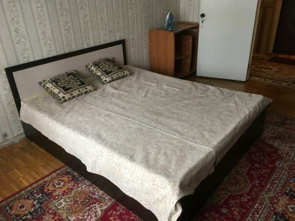 Добрый день! Сдается уютная двухкомнатная квартира 53 кв метров , с большой кухней 9,5 кв метров и лоджией за 32 тыс + вода, свет. Есть возможность снять как однокомнатную за 25 тыс. <br>В большой комнате новая двуспальная кровать и выход на огромную лоджию. Квартира расположена в 12-15 минутах езды от метро Царицыно, Кантемировская. Также рядом (3 минуты пешком) есть ж/д станция Бирюлево-Пассажирская, по которой за 20 минут можно доехать до Павелецкой или за 15 минут до Нагатинской и за 34 рубля!) Мы собственники, не агенты. Есть интернет Wi-fi. Депозит 100%, можно разбить на несколько частей.<br> Романова - фото Фото: Добрый день! Сдается уютная двухкомнатная квартира 53 кв метров , с большой кухней 9,5 кв метров и лоджией за 32 тыс + вода, свет. Есть возможность снять как однокомнатную за 25 тыс. <br>В большой комнате новая двуспальная кровать и выход на огромную лоджию. Квартира расположена в 12-15 минутах езды от метро Царицыно, Кантемировская. Также рядом (3 минуты пешком) есть ж/д станция Бирюлево-Пассажирская, по которой за 20 минут можно доехать до Павелецкой или за 15 минут до Нагатинской и за 34 рубля!) Мы собственники, не агенты. Есть интернет Wi-fi. Депозит 100%, можно разбить на несколько частей.<br> Романова
