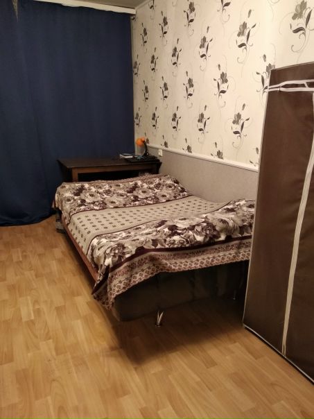 Ищу соседку на подселение в комнату. Квартира двухкомнатная. Во второй комнате живёт девушка. Будем жить втроём.<br>Пожелания: человечная, добрая, аккуратная, чистоплотная, работящая, спокойная, не конфликтная, уважающая личное пространство соседей. Не курит и не злоупотребляет алкоголь.<br>Койко-место 10 т.р +депозит 10 т.р. + оплата по счетчику (вода, свет, интернет) в среднем 800 руб.с 1 человека.<br>Местоположение: метро Кунцево 10 мин пешком. Заселение с 21 ноября.<br> Sokolova - фото Фото: Ищу соседку на подселение в комнату. Квартира двухкомнатная. Во второй комнате живёт девушка. Будем жить втроём.<br>Пожелания: человечная, добрая, аккуратная, чистоплотная, работящая, спокойная, не конфликтная, уважающая личное пространство соседей. Не курит и не злоупотребляет алкоголь.<br>Койко-место 10 т.р +депозит 10 т.р. + оплата по счетчику (вода, свет, интернет) в среднем 800 руб.с 1 человека.<br>Местоположение: метро Кунцево 10 мин пешком. Заселение с 21 ноября.<br> Sokolova