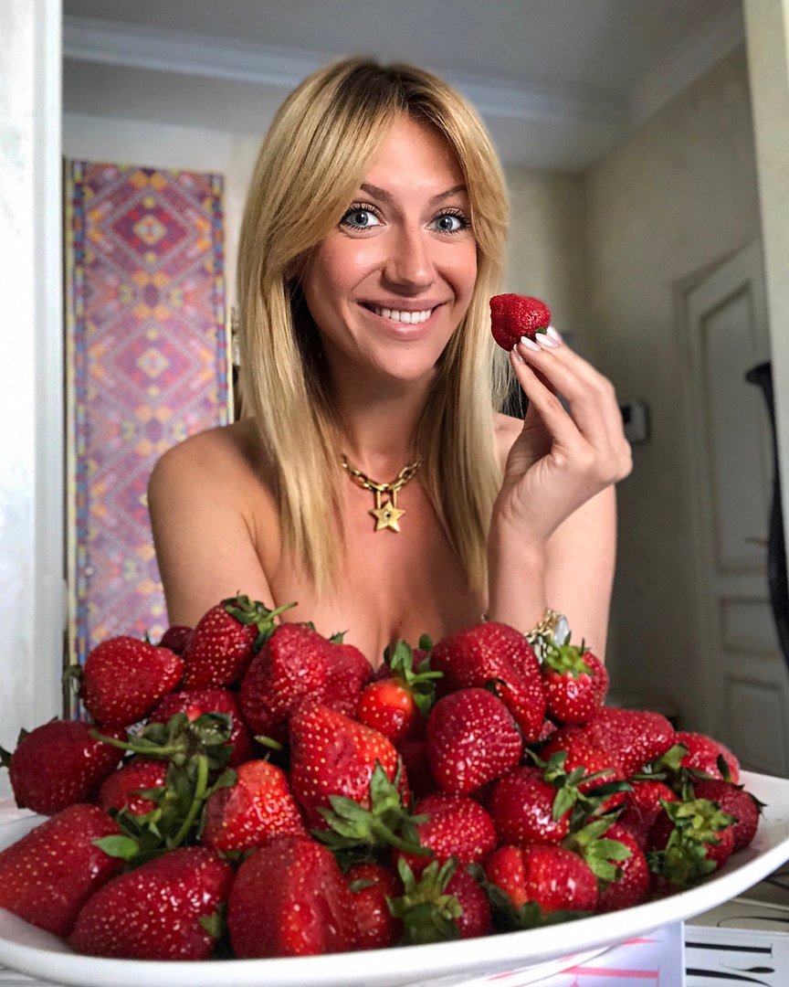 Ведущая Ведущая