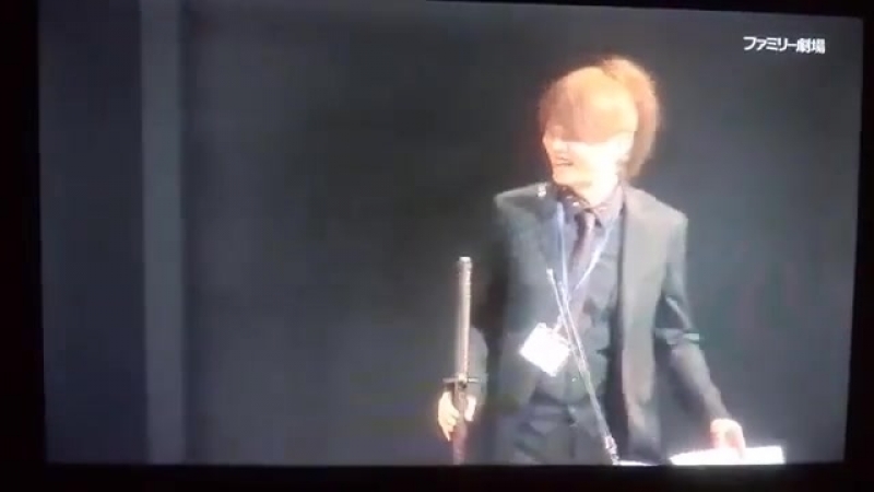 Shimono-san tise up a belt.