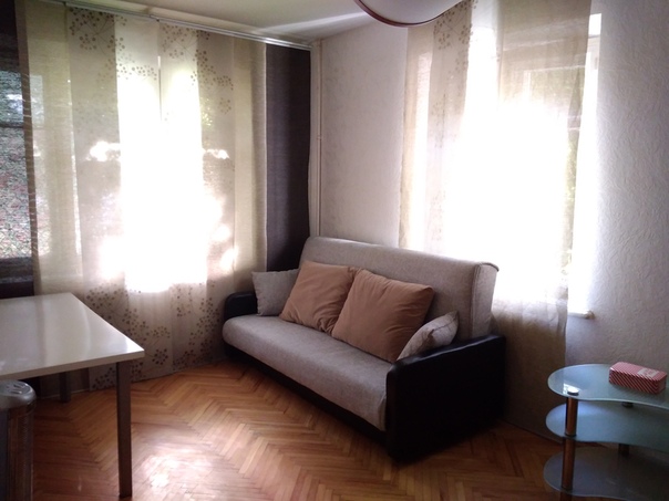 Москва, ищу соседку в изолированную комнату. 20м <br>Ст.м. Аэропорт 2х комнатная квартира, 1 этаж, 10-12 минут пешком до метро. <br>После косметического ремонта. В комнате большой шкаф 3 секции + еще один 1-секционный, новый диван, стол, стеклянная тумбочка-столик. Стиральная машина, wi-fi, кухонная утварь, газовая плита с духовкой <br>В квартире есть благовоспитанный кот. <br>20 000 р+свет и интернет. Комната свободна и готова к заселению. - фото Фото: Москва, ищу соседку в изолированную комнату. 20м <br>Ст.м. Аэропорт 2х комнатная квартира, 1 этаж, 10-12 минут пешком до метро. <br>После косметического ремонта. В комнате большой шкаф 3 секции + еще один 1-секционный, новый диван, стол, стеклянная тумбочка-столик. Стиральная машина, wi-fi, кухонная утварь, газовая плита с духовкой <br>В квартире есть благовоспитанный кот. <br>20 000 р+свет и интернет. Комната свободна и готова к заселению.