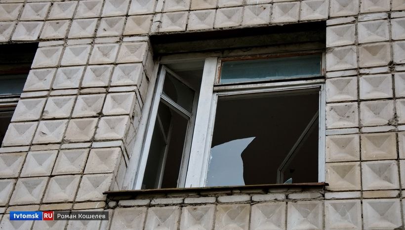 Девушка со Стрежевого выжила, выпав из окна 9 этажа Девушка со Стрежевого выжила, выпав из окна 9 этажа