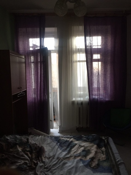Комната в трешке, с балконом, у метро, без хозяев<br><br>Ищем соседку в трехкомнатную квартиру м. Дубровка, пешком 7 минут, также рядом метро Пролетарская и Автозаводская, таганская! Очень благоустроенный район: много магазинов, круглосуточный спортклуб, кафе, недалеко набережная и парк Коломенский. Сдается Комната 13 метров с остекленным балконом. <br>Мы адекватные, спокойные, дома отдыхаем, тусовки не устраиваем, каждая занимает по комнате. Девушку ищем такую же, некурящую, и платежеспособную. Хозяева не беспокоят. Нам хотелось бы с новой соседкой жить дружно, взаимно приятно общаться, ну и не мешать друг другу при этом)<br><br>Оплата 19 000 руб/мес + счетчики на троих, коммуналки нет, интернет дешевый. Плюс 100% залог. ( который возвращается при выезде). Квартира оборудована всей необходимой для жизни техникой и мебелью, но при желании/наличии можно привезти свою и заменить хозяйскую. Все оговаривается! Посредников просьба не беспокоить. <br><br>Звоните, пишите , заезд 8 ноября ! - фото Фото: Комната в трешке, с балконом, у метро, без хозяев<br><br>Ищем соседку в трехкомнатную квартиру м. Дубровка, пешком 7 минут, также рядом метро Пролетарская и Автозаводская, таганская! Очень благоустроенный район: много магазинов, круглосуточный спортклуб, кафе, недалеко набережная и парк Коломенский. Сдается Комната 13 метров с остекленным балконом. <br>Мы адекватные, спокойные, дома отдыхаем, тусовки не устраиваем, каждая занимает по комнате. Девушку ищем такую же, некурящую, и платежеспособную. Хозяева не беспокоят. Нам хотелось бы с новой соседкой жить дружно, взаимно приятно общаться, ну и не мешать друг другу при этом)<br><br>Оплата 19 000 руб/мес + счетчики на троих, коммуналки нет, интернет дешевый. Плюс 100% залог. ( который возвращается при выезде). Квартира оборудована всей необходимой для жизни техникой и мебелью, но при желании/наличии можно привезти свою и заменить хозяйскую. Все оговаривается! Посредников просьба не беспокоить. <br><br>Звоните, пишите , заезд 8 ноября !