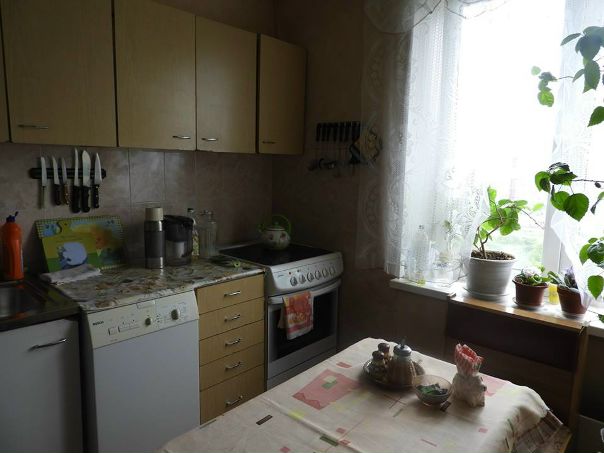 Сдается двухкомнатная квартира в Измайлово. Комнаты 15 и 22 метра, кухня 8 метров. Есть стиральная машина, кондиционер. 14-й этаж 16-этажного дома. Прямо возле дома парк. <br>До метро Первомайская (или Щёлковская) 10 минут на троллейбусе (много другого транспорта), до центра меньше часа. Большой двор, много парковочных мест. <br>Аренда квартиры 30000руб в месяц плюс коммуналка. <br>Адрес: Москва, Сиреневый бульвар, 72. <br>Звоните: 8 903 278 53 06 Вероника. - фото Фото: Сдается двухкомнатная квартира в Измайлово. Комнаты 15 и 22 метра, кухня 8 метров. Есть стиральная машина, кондиционер. 14-й этаж 16-этажного дома. Прямо возле дома парк. <br>До метро Первомайская (или Щёлковская) 10 минут на троллейбусе (много другого транспорта), до центра меньше часа. Большой двор, много парковочных мест. <br>Аренда квартиры 30000руб в месяц плюс коммуналка. <br>Адрес: Москва, Сиреневый бульвар, 72. <br>Звоните: 8 903 278 53 06 Вероника.