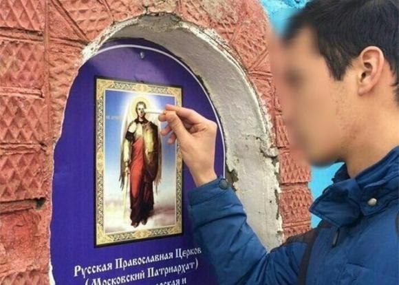 Полиция задержала жителя Кубани, который потушил сигарету об икону ради лайков: 