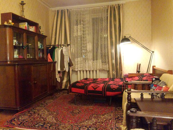 Ищу соседку в однокомнатную квартиру, м. Перово, 10 минут пешком, очень удобное расположение, благоустроенный зеленый спальный район, много магазинов, все рядом. <br>Квартира простенькая, но уютная и чистая, все есть: 2 спальных места, стиральная машинка, пылесос, микроволновая печь, шкаф, рейл для одежды, холодильник, чайник, утюг, гладильная доска, фен. Стоимость 12000 + депозит 12000 (Он возвращается Вам при съезде) + счетчики <br>+ интернет. <br>Хозяйка порядочная, адекватная женщина в квартире практически не появляется, деньги переводим на карту, готова составить договор. <br>В соседке хотелось бы видеть порядочную, спокойную девушку в возрасте не старше 35 лет, уважающую личное пространство. Заезд возможен с 13 февраля<br> Филина - фото Фото: Ищу соседку в однокомнатную квартиру, м. Перово, 10 минут пешком, очень удобное расположение, благоустроенный зеленый спальный район, много магазинов, все рядом. <br>Квартира простенькая, но уютная и чистая, все есть: 2 спальных места, стиральная машинка, пылесос, микроволновая печь, шкаф, рейл для одежды, холодильник, чайник, утюг, гладильная доска, фен. Стоимость 12000 + депозит 12000 (Он возвращается Вам при съезде) + счетчики <br>+ интернет. <br>Хозяйка порядочная, адекватная женщина в квартире практически не появляется, деньги переводим на карту, готова составить договор. <br>В соседке хотелось бы видеть порядочную, спокойную девушку в возрасте не старше 35 лет, уважающую личное пространство. Заезд возможен с 13 февраля<br> Филина