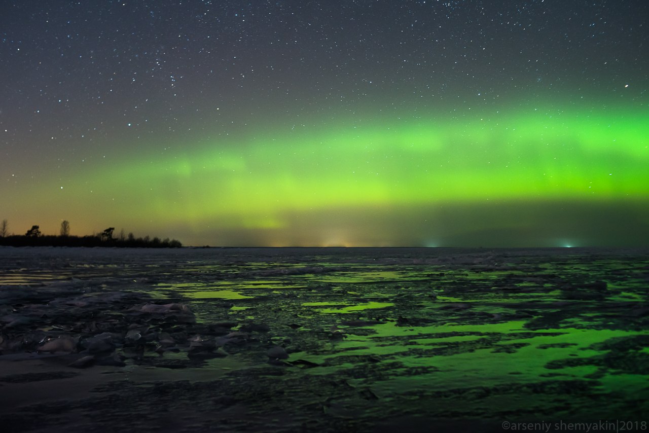 Северное сияние в Ленобласти попало на фотографии петербуржцев