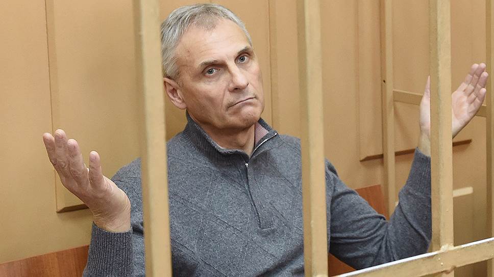 Экс-губернатор Сахалина получил 13 лет строгача и штраф полмиллиарда рублей. Экс-губернатор Сахалина получил 13 лет строгача и штраф полмиллиарда рублей.
