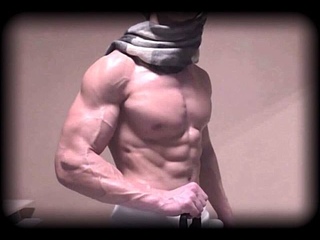 DylonSC Flexing Oiled Up Muscles in Arab Style Posing(DylonSC разгибает Замасленные Мышцы ,позируя в арабском стиле ) #Парень#Парни#blue#blueberry#hot#boy#boys#gay#sexy#guy