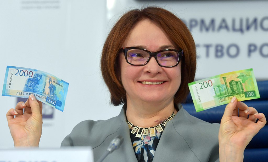 Новые купюры в 2000 рублей появились в филиалах Уральского банка Сбербанка 