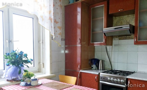 Фото: Сдается просторная уютная комната в 3-х комнатной квартире. Комната закрывается на ключ.<br>Дом сталинский, поэтому комнаты большие с отличной шумоизоляцией, совсем не слышно, что делается в соседней комнате.<br>Порядок, чистоту и тишину гарантируем!<br>В квартире есть все необходимое для комфортного проживания.<br>До метро Алексеевская пешком 7 минут, до метро ВДНХ 10 минут.<br>Во дворе дома находится рынок, где можно купить всё.<br>Рядом есть круглосуточные магазины.<br>Из окна прекрасный вид на Останкинскую башню.<br>Без комиссии!<br>Подробнее на 