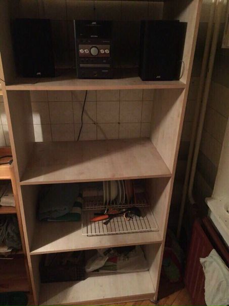 Фото: Срочно,продам<br>  Прихожая 4000 и полочка в упаковке,почти новая в пользовании 4 месяца <br> Шкаф стенка 500 рублей <br>Прихожая из дерева 400<br>Полочки 500<br>Холодильник,в пользовании 4 месяца 5000<br>Занавески 300