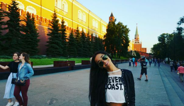 Фото: Всем привет!)<br>Сниму комнату в 15мин. шаговой доступности от метро на юге Москвы. Рассмотрю различные варианты. Своевременную оплату и чистоту гарантирую. Не курю, без животных. Адекватная<br>Бюджет 15-16 за всё, не больше!