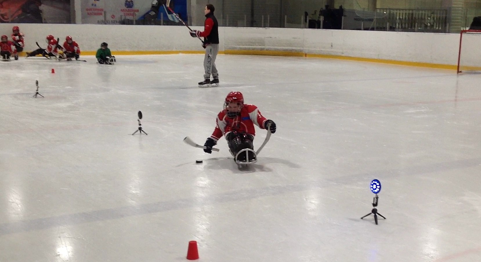 В гостях у детской следж-хоккейной команды "Снегири"