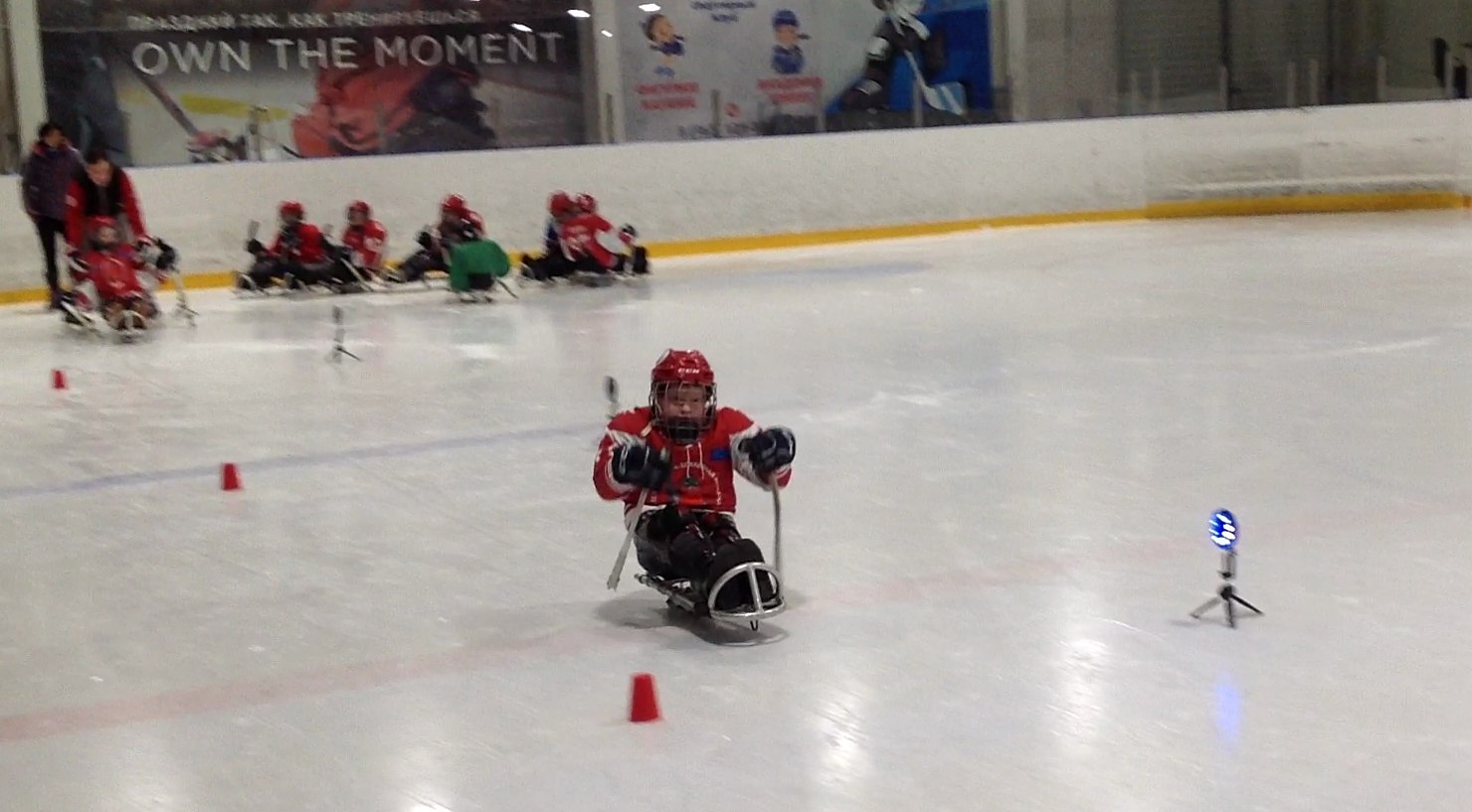 В гостях у детской следж-хоккейной команды "Снегири"