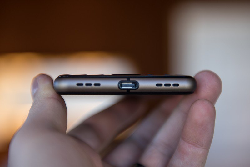 BlackBerry KEYOne Bronze Edition тыловая часть снизу