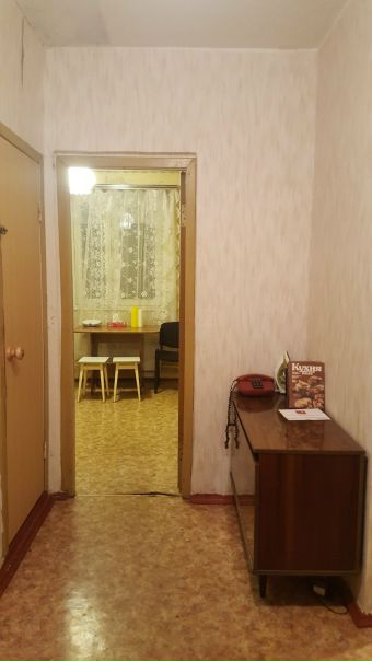 Сдам 1-комнатную квартиру БЕЗ КОМИССИИ (собственник). <br>!!!Агенты и посредники, НЕ беспокоить! Не тратьте моё и своё время!!!!!!!!!!!! <br> <br>Станция метро Братиславская в пешей доступности – 15 мин. <br>Квартира с балконом. Комната – 17м. Кухня – 10 м. Этаж – 3/12. <br>В квартире имеется бытовая техника (стиральная машинка, холодильник, чайник, утюг), мебель наборная (два дивана, шкаф, стол, стулья, кухонный гарнитур), посуда. Ремонт косметический был давно. Санузел раздельный. <br> <br>Развитая инфраструктура: поликлиника, школа, детский сад, магазины, кафе. Дюссельдорфский парк и Москва река в пешей доступности. <br> <br>Стоимость: 29 000р. + коммунальные платежи (счетчики). <br>Депозит 100%. <br> <br>Тел: 8-905-574-20-86 Антон. - фото Фото: Сдам 1-комнатную квартиру БЕЗ КОМИССИИ (собственник). <br>!!!Агенты и посредники, НЕ беспокоить! Не тратьте моё и своё время!!!!!!!!!!!! <br> <br>Станция метро Братиславская в пешей доступности – 15 мин. <br>Квартира с балконом. Комната – 17м. Кухня – 10 м. Этаж – 3/12. <br>В квартире имеется бытовая техника (стиральная машинка, холодильник, чайник, утюг), мебель наборная (два дивана, шкаф, стол, стулья, кухонный гарнитур), посуда. Ремонт косметический был давно. Санузел раздельный. <br> <br>Развитая инфраструктура: поликлиника, школа, детский сад, магазины, кафе. Дюссельдорфский парк и Москва река в пешей доступности. <br> <br>Стоимость: 29 000р. + коммунальные платежи (счетчики). <br>Депозит 100%. <br> <br>Тел: 8-905-574-20-86 Антон.
