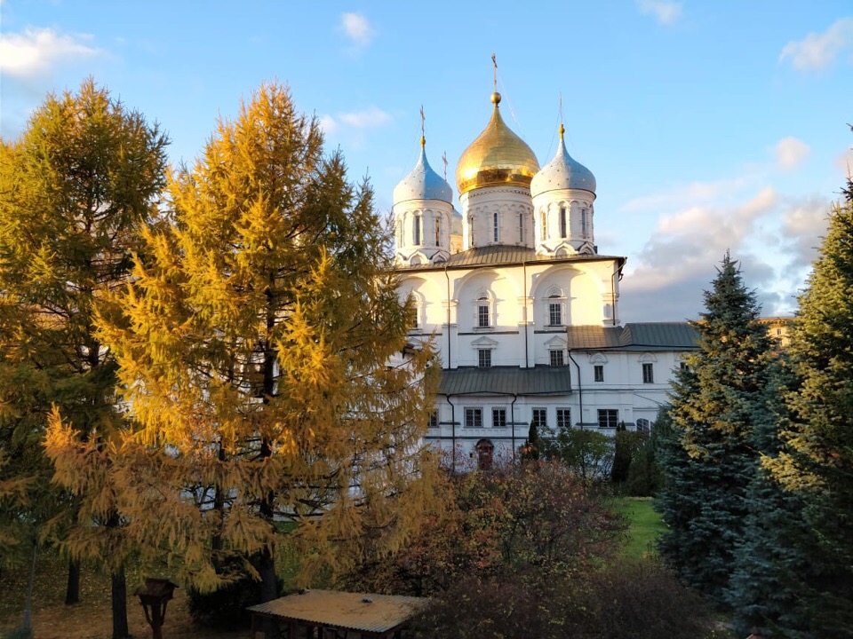 Воспитанники воскресной школы "Росток" строящегося храма святителя Луки Войно-Ясенецкого в Марьинском парке посетили Новоспасский монастырь