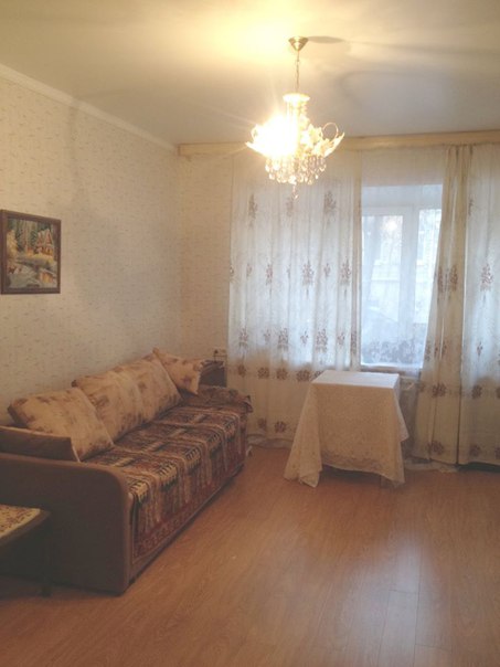 СОБСТВЕННИК! БЕЗ КОМИССИИ И АГЕНТОВ!<br>#мск Картина такая: уезжаю жить на дачу до ноября, хочу сдать комнату (или квартиру) на этот срок. Квартира в самом центре Москвы, в тихих переулках между Остоженкой и Арбатом. Сдаю именно как комнату, но по сути в итоге будет полноценная однушка. Вторую комнату оставляю за собой.<br>Если хотите заехать в начале марта, то тетя до апреля будет жить в другой комнате, а потом переедет также на дачу. И раз в две недели будет приезжать на пару дней в город (во вторую комнату). <br>Квартира в историческом доме Сивцев Вражек 15/25. 1 этаж. <br>Площадь комнаты - 16 кв. м, санузел раздельный (даже с окном на улицу), имеется стиральная машина, Wi-Fi. <br>Цена вопроса - 35 000. ( по сути как я и сказал выше, живете в однушке).<br>Ну остальное спрашивайте сами, даже не знаю что еще написать можно ) До Арбата 3 мин. пешком. Магазины тоже есть в шаговой доступности.<br>По сути - неплохой вариант для одиночного проживания работающих рядом людей, творческих людей, любителей старой Москвы.<br>Без домашних животных, и желательно, некурящих.<br>Являюсь собственником. Составим договор.<br>Агентов по недвижимости, а также шумных, с детьми, с животными просьба не беспокоить.<br>Пишите в личные сообщения, а там уже решим<br><br>Открыть все контакты собственников на стене и получить приглашение к закрытой базе - 299 рублей в неделю можно через вкладку ТОВАРЫ или написав в СООБЩЕНИЯ СООБЩЕСТВА - фото Фото: СОБСТВЕННИК! БЕЗ КОМИССИИ И АГЕНТОВ!<br>#мск Картина такая: уезжаю жить на дачу до ноября, хочу сдать комнату (или квартиру) на этот срок. Квартира в самом центре Москвы, в тихих переулках между Остоженкой и Арбатом. Сдаю именно как комнату, но по сути в итоге будет полноценная однушка. Вторую комнату оставляю за собой.<br>Если хотите заехать в начале марта, то тетя до апреля будет жить в другой комнате, а потом переедет также на дачу. И раз в две недели будет приезжать на пару дней в город (во вторую комнату). <br>Квартира в историческом доме Сивцев Вражек 15/25. 1 этаж. <br>Площадь комнаты - 16 кв. м, санузел раздельный (даже с окном на улицу), имеется стиральная машина, Wi-Fi. <br>Цена вопроса - 35 000. ( по сути как я и сказал выше, живете в однушке).<br>Ну остальное спрашивайте сами, даже не знаю что еще написать можно ) До Арбата 3 мин. пешком. Магазины тоже есть в шаговой доступности.<br>По сути - неплохой вариант для одиночного проживания работающих рядом людей, творческих людей, любителей старой Москвы.<br>Без домашних животных, и желательно, некурящих.<br>Являюсь собственником. Составим договор.<br>Агентов по недвижимости, а также шумных, с детьми, с животными просьба не беспокоить.<br>Пишите в личные сообщения, а там уже решим<br><br>Открыть все контакты собственников на стене и получить приглашение к закрытой базе - 299 рублей в неделю можно через вкладку ТОВАРЫ или написав в СООБЩЕНИЯ СООБЩЕСТВА