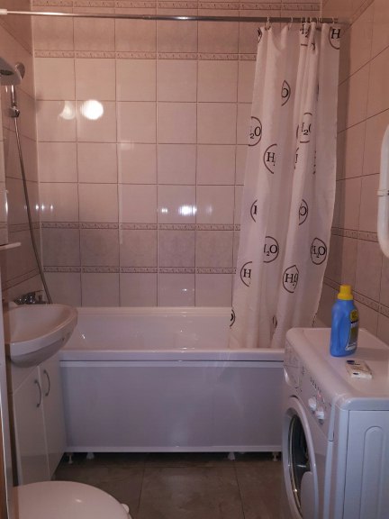 Сдам квартиру в Москве (собственник)<br><br>1-к квартира 38 м, 13 этаж<br>Адрес: Рождественская д 8<br>Ближайшее метро: Выхино, 15 мин на транспорте <br><br>Сдам однокомнатную квартиру семейной паре/ девушке, без детей и животных на длительное время. <br>Мебель и техника: двуспальный диван-кровать, телевизор, холодильник, стиральная машина, плита, кухонный гарнитур, гардеробная.<br>Балкон застеклен. <br><br>Условия: 25 000 руб. + вода и электричество (счетчики), депозит 15000 руб.<br>Только для славян граждан РФ! Представителей агентств прошу не беспокоить. - фото Фото: Сдам квартиру в Москве (собственник)<br><br>1-к квартира 38 м, 13 этаж<br>Адрес: Рождественская д 8<br>Ближайшее метро: Выхино, 15 мин на транспорте <br><br>Сдам однокомнатную квартиру семейной паре/ девушке, без детей и животных на длительное время. <br>Мебель и техника: двуспальный диван-кровать, телевизор, холодильник, стиральная машина, плита, кухонный гарнитур, гардеробная.<br>Балкон застеклен. <br><br>Условия: 25 000 руб. + вода и электричество (счетчики), депозит 15000 руб.<br>Только для славян граждан РФ! Представителей агентств прошу не беспокоить.