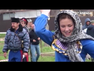 Девушки и фланкировка казачьей шашкой. Русь