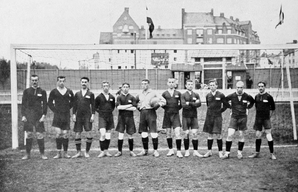 24 октября 1897 г., 121 год назад, в России проведен первый официально зафиксированный футбольный матч.