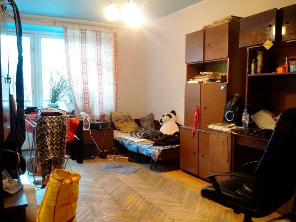 Друзья, сдается комната в 2-комнатной квартире по бюджетной цене 15000 рублей! Также есть вариант подселения в соседнюю комнату (10000 рублей). В цену входят коммунальные платежи, интернет. <br><br>Месторасположение: м. Новогиреево, до метро 3-4 мин пешком. Рядом ТЦ и магазины. <br><br>В приоритете девушки или парни славянской внешности без вредных привычек! Всем удачи - фото Фото: Друзья, сдается комната в 2-комнатной квартире по бюджетной цене 15000 рублей! Также есть вариант подселения в соседнюю комнату (10000 рублей). В цену входят коммунальные платежи, интернет. <br><br>Месторасположение: м. Новогиреево, до метро 3-4 мин пешком. Рядом ТЦ и магазины. <br><br>В приоритете девушки или парни славянской внешности без вредных привычек! Всем удачи