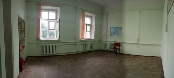 Фото: Друзья дорогие!<br>Есть прекрасное помещение на Измайловском острове. Это очень хорошее предложение для мастеровых и просто тех кто хочет творить.<br><br>3 этаж, 25м2 . Мастерская средней шумности посреди острова ,тихой парковой зоны посреди Москвы.<br><br>10 минут пешком от МЦК Измайлово( м. Партизанская.) По шикарной тропинке через лес и вид на Кремль.<br><br>Соседи художник, мастер ювелир и я с гонгами. Сдаётся самая большая комната.<br>Доступ 247, санузел этажом ниже. <br>Можно сделать ремонтик под себя.<br><br>Цена 13600 в месяц + последний месяц (можно разбить на два) <br><br>Предложение очень срочное. Заезд до 1 июля включительно. Приезжайте скорее смотрите, если отклинкулось.<br><br>Звонить Илье или Алена<br>+7 926 525 52 93 Алена <br>+7 916 530 05 13 Илья
