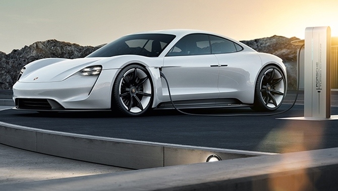 Первый электромобиль Porsche получил имя Taycan. Первый электромобиль Porsche получил имя Taycan.