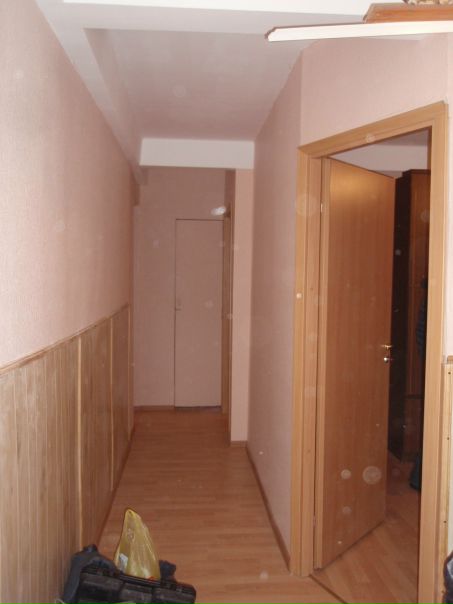 Сдам на длительный срок 3к квартиру. СПб. М. Ломоносовская, ул. Бабушкина 107. 59м. 1 из 5 эт. СУС, кухня 6,5 м, комнаты раздельные 14 м, 13м, 12 м, есть кладовая. Квартира 2х сторонняя, окна выходят во двор. Стеклопакеты, новая сантехника, электропроводка, хороший ремонт, ламинат, стир. машинка, холодильник, кух гарнитур, мебель (шкаф-стенка, платяной, тумбочки, диван-кровать, 3 кресла раскладных), интернет. Квартира тёплая, не угловая, в тихом живописном месте. Рядом садики, школы, поликлиники, авт. остановка, бассейн, магазины. <br>Собственник, без агента. Оплата за 1 мес 26000 + КУ и залог 20 т( можно разделить на 2 мес) Только славянам, без животных! <br>Можно с детьми и студентам. Письменный договор. <br>Больше фото на странице. - фото Фото: Сдам на длительный срок 3к квартиру. СПб. М. Ломоносовская, ул. Бабушкина 107. 59м. 1 из 5 эт. СУС, кухня 6,5 м, комнаты раздельные 14 м, 13м, 12 м, есть кладовая. Квартира 2х сторонняя, окна выходят во двор. Стеклопакеты, новая сантехника, электропроводка, хороший ремонт, ламинат, стир. машинка, холодильник, кух гарнитур, мебель (шкаф-стенка, платяной, тумбочки, диван-кровать, 3 кресла раскладных), интернет. Квартира тёплая, не угловая, в тихом живописном месте. Рядом садики, школы, поликлиники, авт. остановка, бассейн, магазины. <br>Собственник, без агента. Оплата за 1 мес 26000 + КУ и залог 20 т( можно разделить на 2 мес) Только славянам, без животных! <br>Можно с детьми и студентам. Письменный договор. <br>Больше фото на странице.