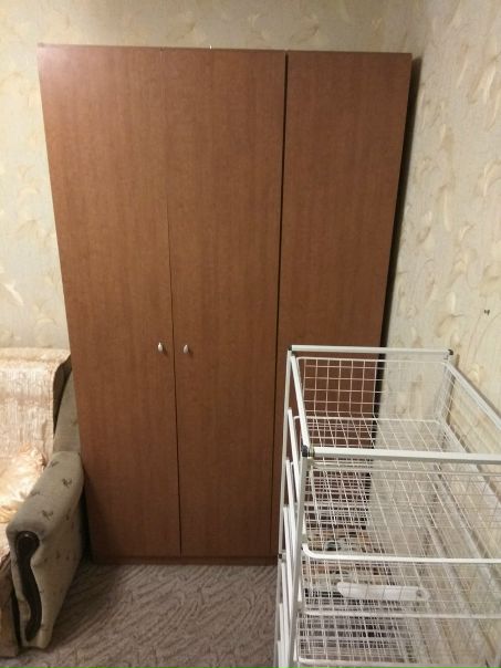 Добрый день!<br><br>Сдается изолированная комната от собственника (в двухкомнатной квартире. 10 м, на двери замок). От метро Царицыно (1,4 км) 15 минут пешком. Комната меблирована: одно спальное место, шкаф. Пластиковое окно, без балкона, первый этаж.<br>На кухне: плита, отдельный холодильник, микроволновка, стиральная машина.<br>В соседней комнате проживает пожилая женщина. Приятная, неконфликтная. Она из комнаты она не выходит. Два раза в день к ней приходят близкие или соц.работник.<br>Ищу: аккуратную женщину или девушку.<br>Оплата: 14000 руб + коммуналка (приблизительно 2500р)<br>Все вопросы готова обсудить в ЛС<br> - фото Фото: Добрый день!<br><br>Сдается изолированная комната от собственника (в двухкомнатной квартире. 10 м, на двери замок). От метро Царицыно (1,4 км) 15 минут пешком. Комната меблирована: одно спальное место, шкаф. Пластиковое окно, без балкона, первый этаж.<br>На кухне: плита, отдельный холодильник, микроволновка, стиральная машина.<br>В соседней комнате проживает пожилая женщина. Приятная, неконфликтная. Она из комнаты она не выходит. Два раза в день к ней приходят близкие или соц.работник.<br>Ищу: аккуратную женщину или девушку.<br>Оплата: 14000 руб + коммуналка (приблизительно 2500р)<br>Все вопросы готова обсудить в ЛС<br>