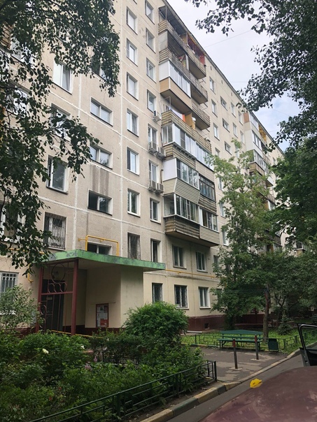 Фото: Собственник. Сдается 2-комнатная квартира 47 кв.м по адресу: 15-ая Парковая ул. д.26, к.1. ( м. Первомайская ) Квартира после косметического ремонта, при необходимости будет куплена кровать в спальню. В шаговой доступности магазины, детская площадка, школа, детский сад. Тихий , зеленый район. 39000+ счетчики, залог разбивается. Без комиссии.<br> 89263927999 Мария <br> Смирнова