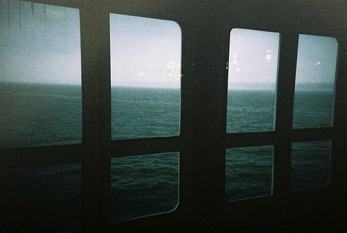Капля стала плакать, что рассталась с морем, 